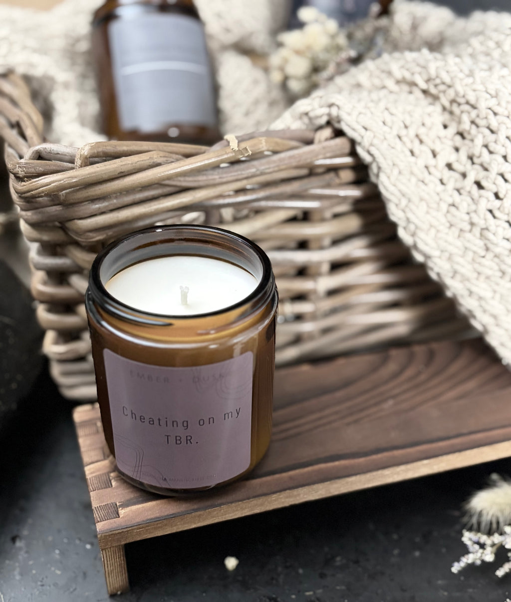 Cheating On My TBR soy candle